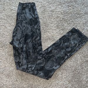 Crossover Leggings by Arie